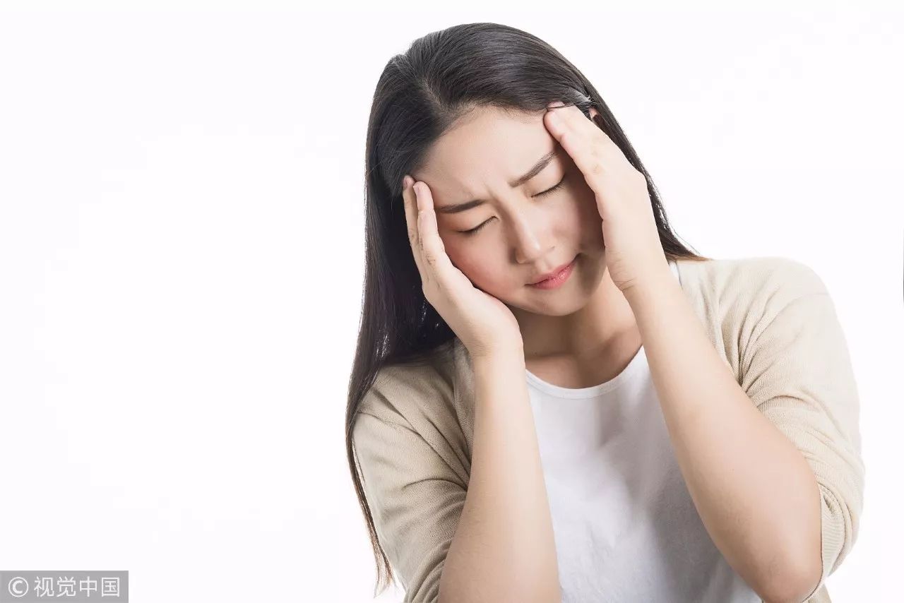 她洗完头就这样睡着了，第二天早上照镜子一看吓呆了，医生说这种病冬天高发!|面瘫|感冒|头痛_新浪新闻