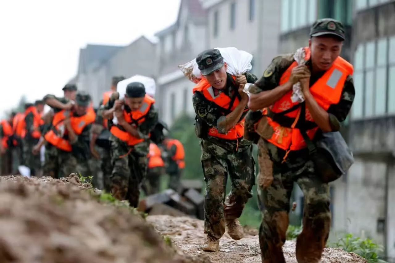 荐读 | 1月3日重温军人誓词时，我以父子之名宣誓!|沈阳军区|战士|中央军委_新浪新闻