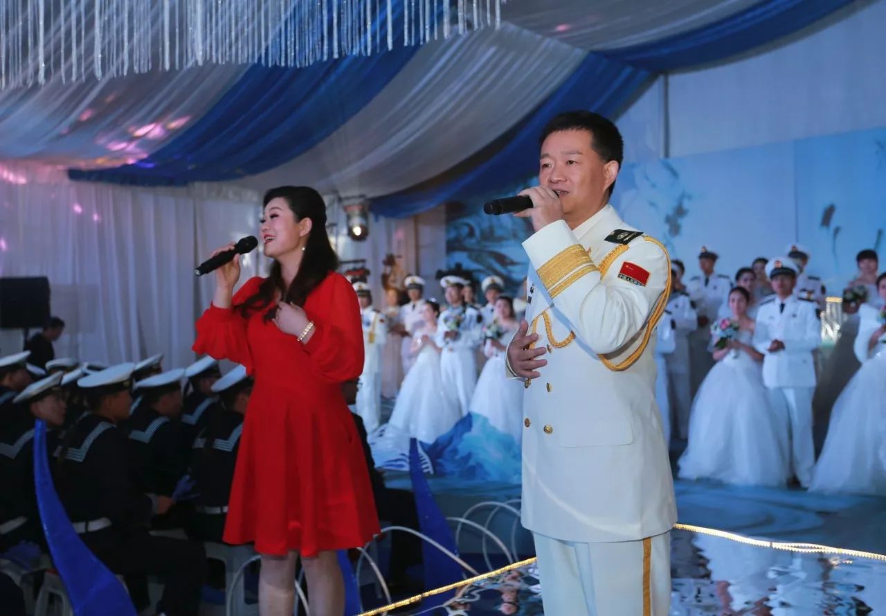 著名军旅歌唱家小曾 到场用歌声为新人们送上祝福 yes,i do!
