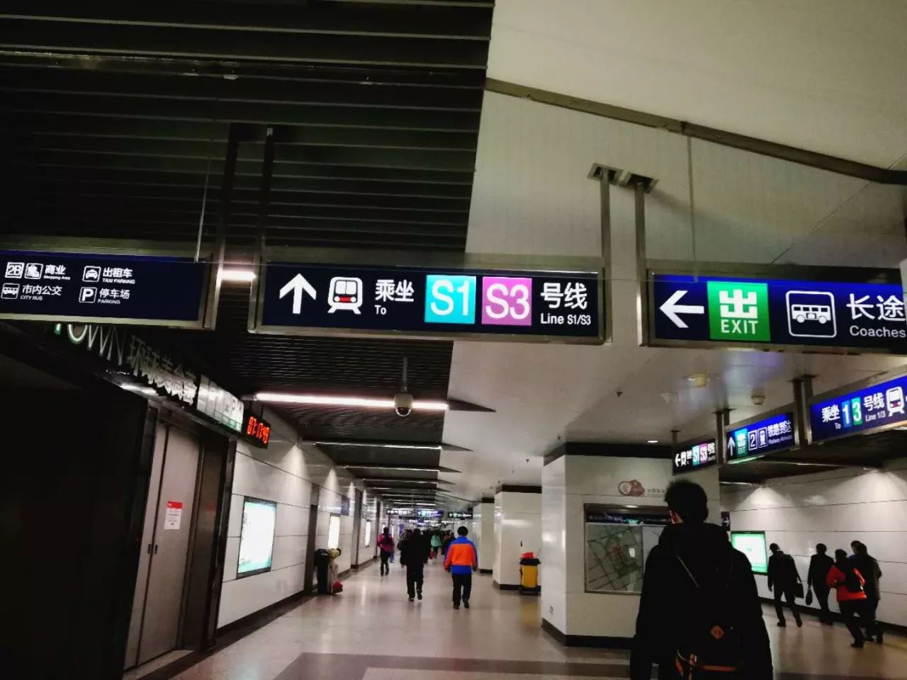 宁和城际S3今晨正式开通，实拍晨曦中的地铁过江，美翻了!