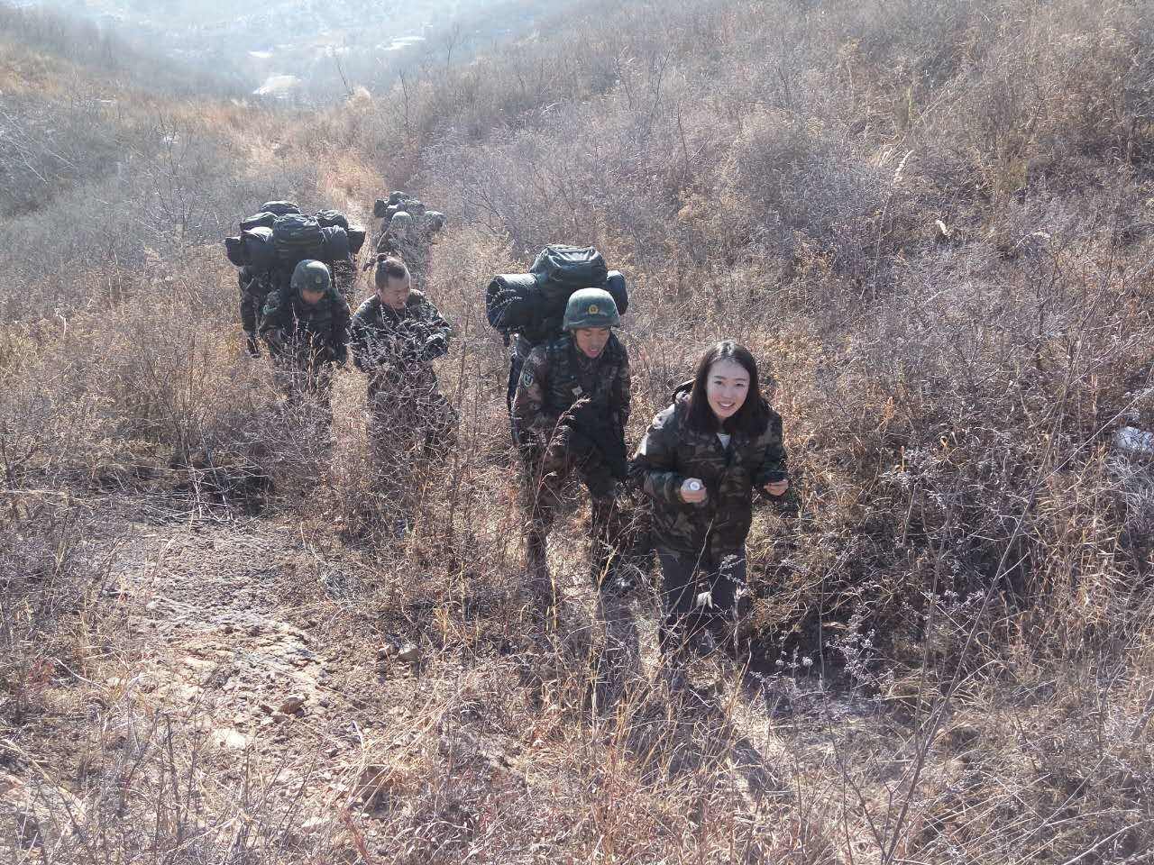 美女记者李小琳笑谈"军事记者经历风霜雨雪的标配"|突击队|李磊|航天_新浪军事_新浪网