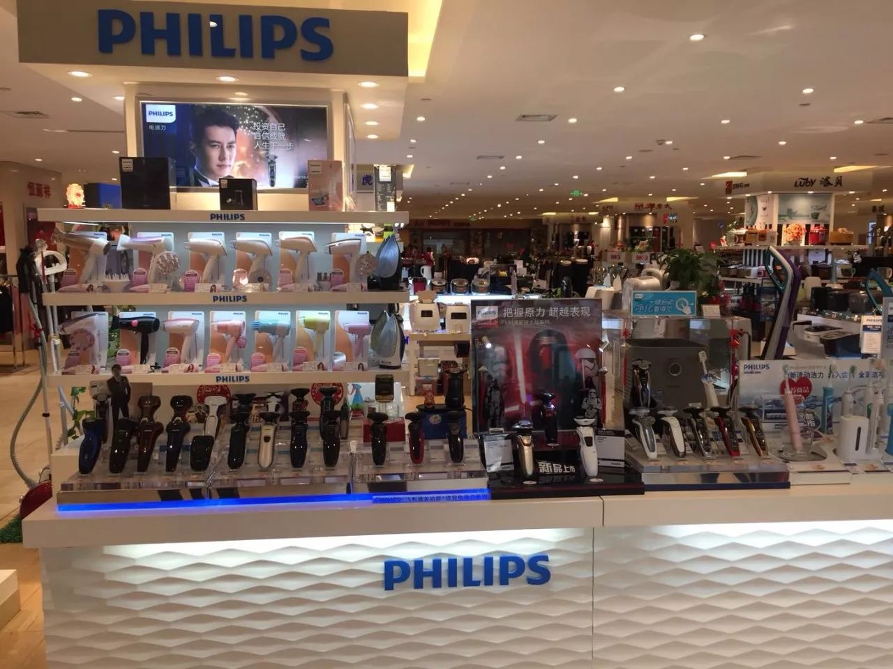 红色怎么穿不土?2018大红大紫才是迎新年的正