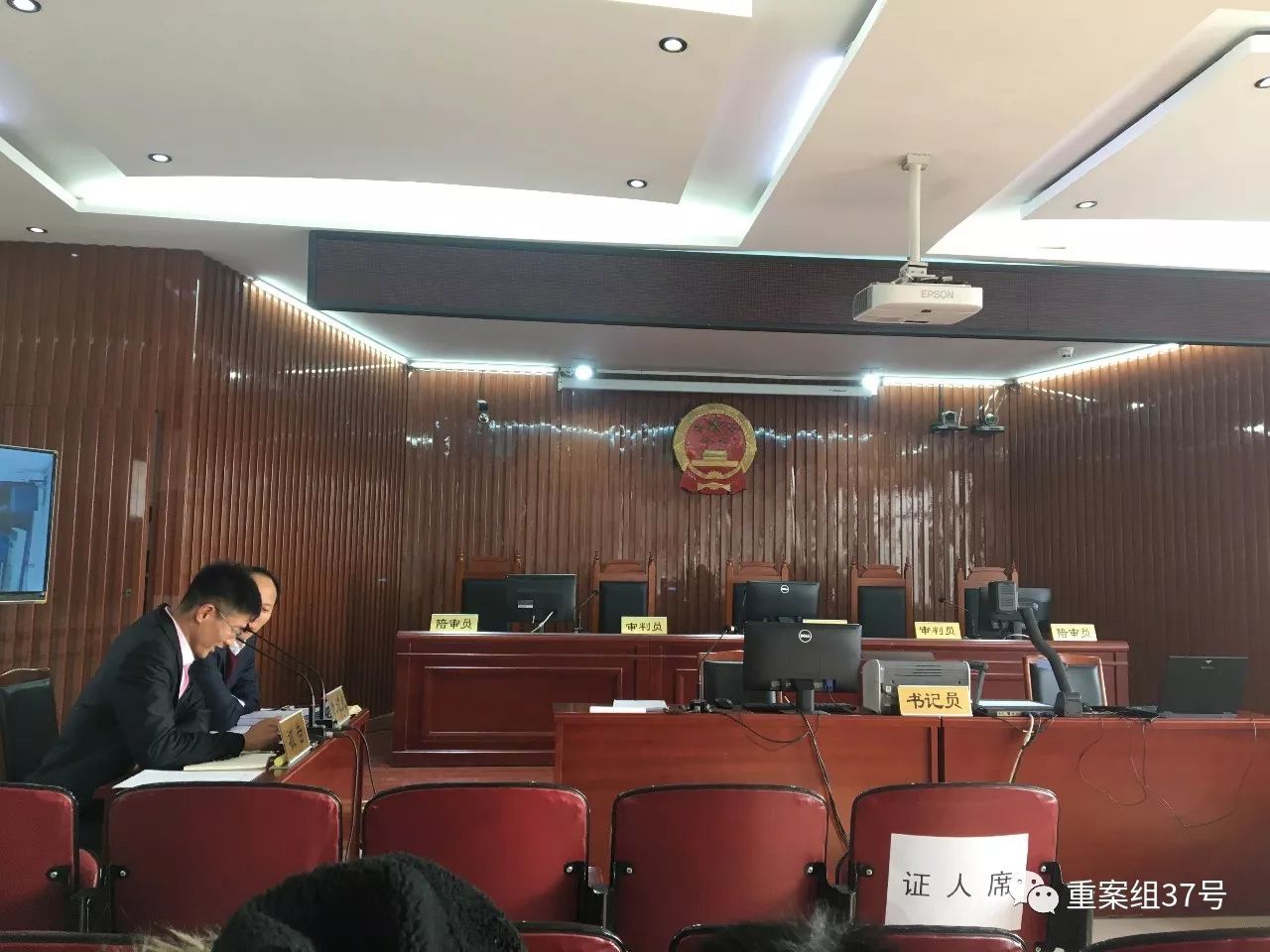 ▲1月19日上午,原告方律师突发心脏病,只有被告方到庭,法院随后宣布延期审理。 新京报记者 江峡 摄