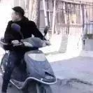 ▶总裁骑电动车去签合同，被老同学瞧不起，没想到...