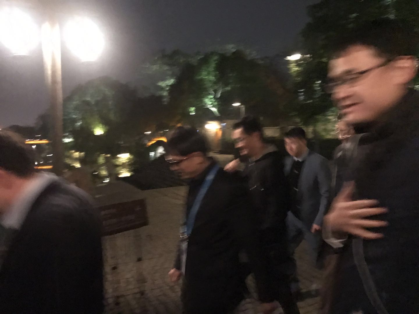 乌镇顶级饭局:互联网半壁江山来了 没聊手机聊