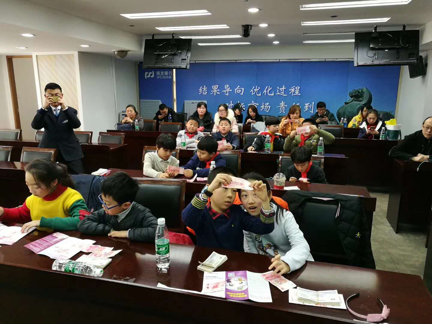 发银行南京分行开展银校合作共创平安校园活动