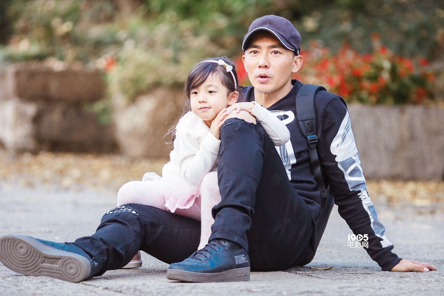 刘畊宏父女玩游戏默契足 小泡芙solo吸引迷弟迷妹|刘畊宏|爸爸去哪儿|幸福的距离_新浪娱乐_新浪网