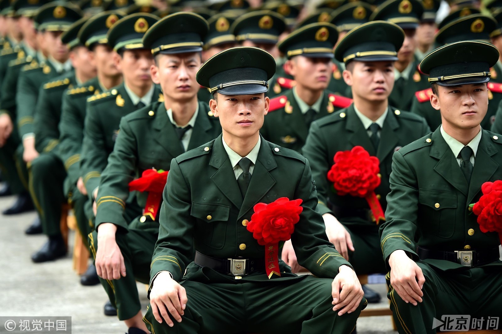 武警广东边防总队机动支队举行退伍仪式 百名老兵泪别军营|边防总队|武警|安保_新浪新闻