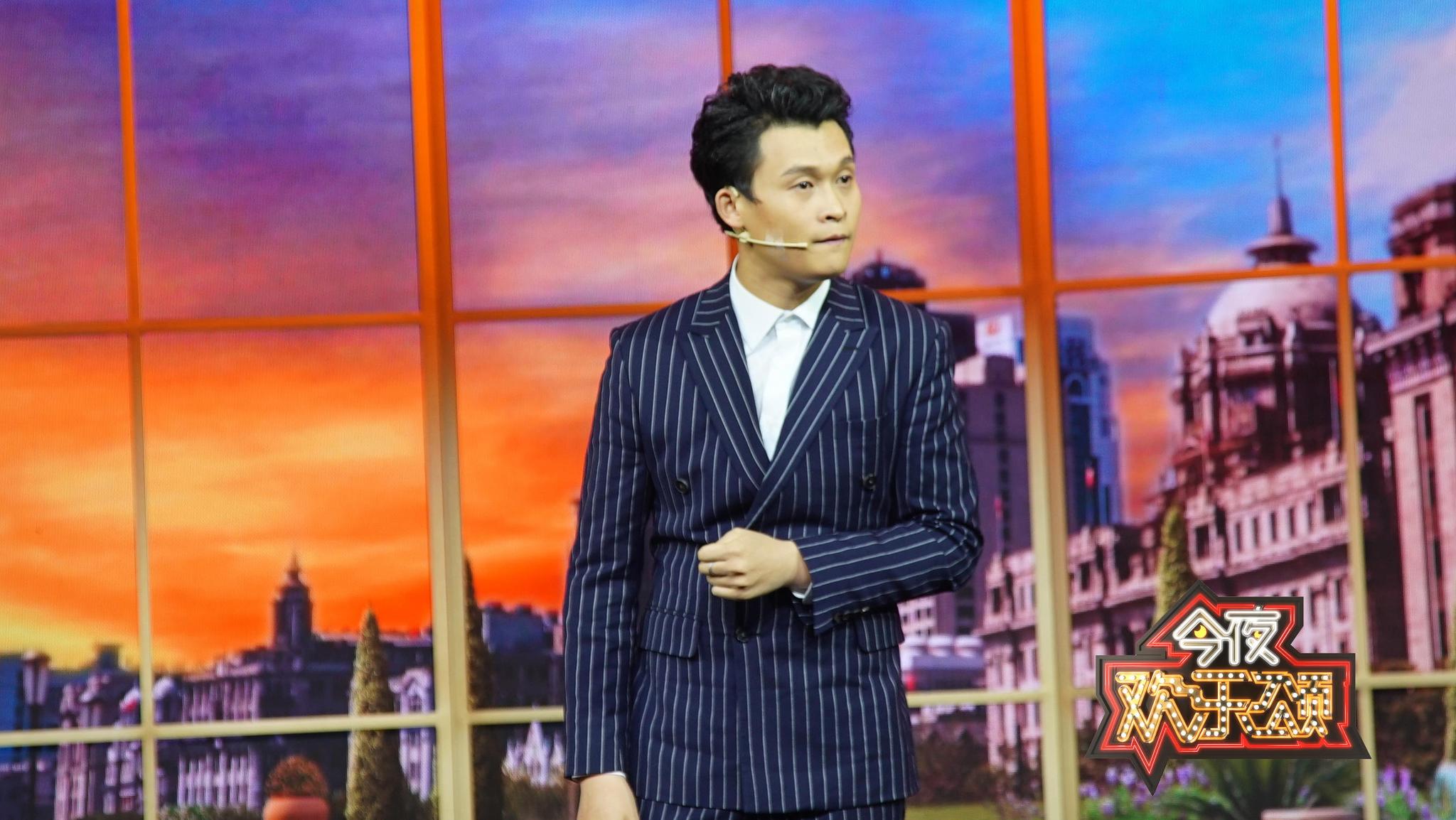 《今夜欢乐颂》全网点击破亿 小沈龙调侃自杀