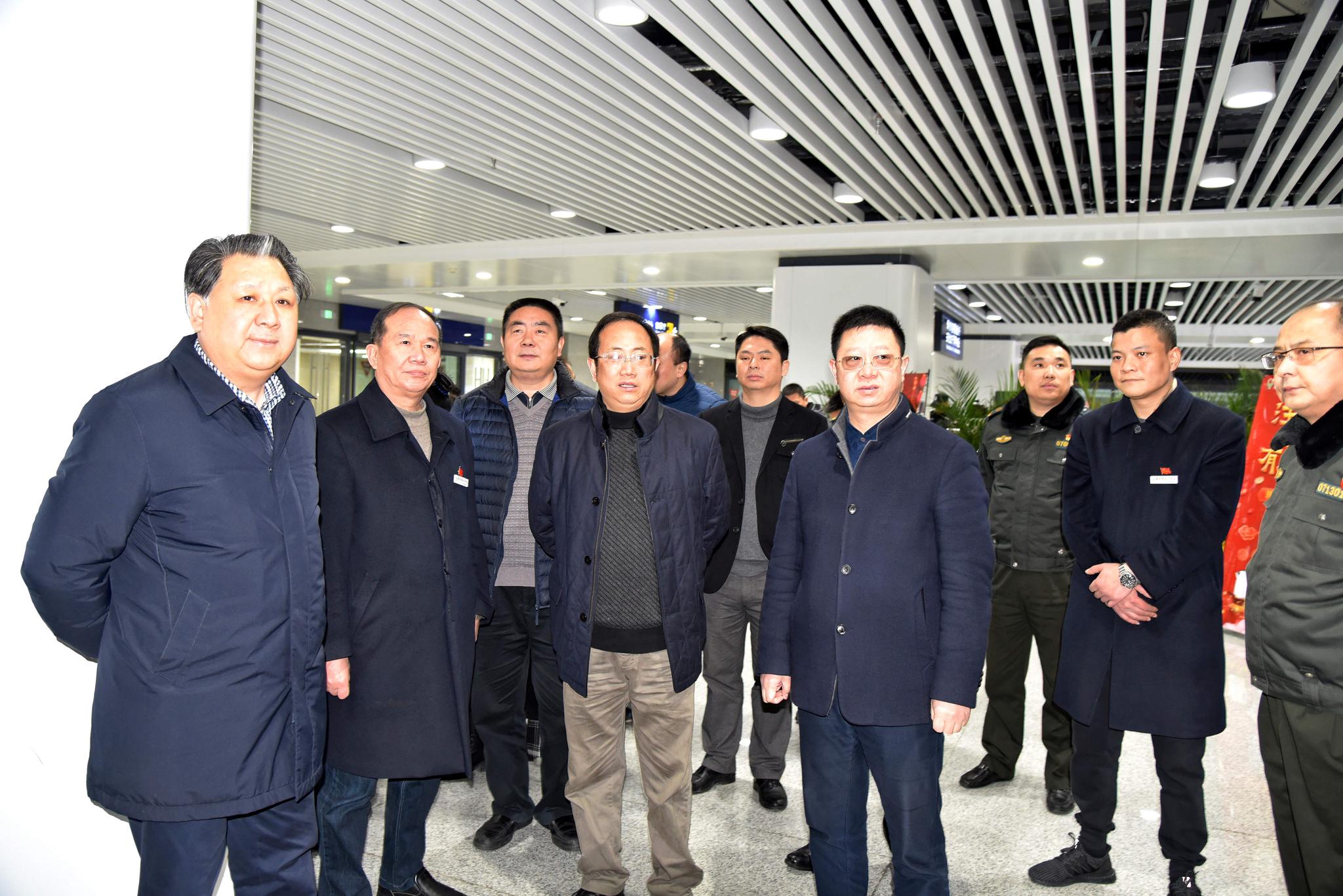 交运集团董事长_运鸿集团董事长图片(2)