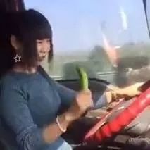 全国十大美女卡车司机，这姿势，这技术，就服第二个……