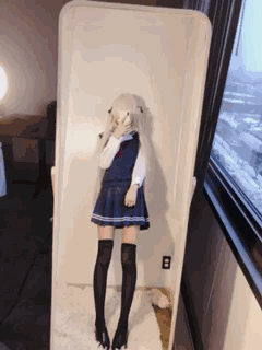 拍迪迦奥特曼的女神多水嫩?动图也想摸妹子的白丝