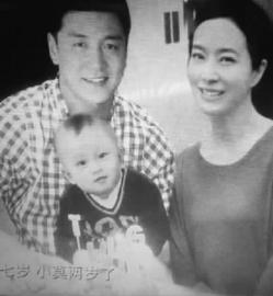 梅西全家福被PS令人啼笑皆非 三人姿势全一模一样小朋友最搞笑