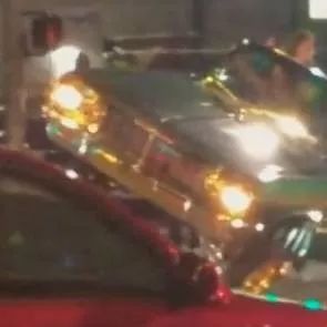 疯狂老美的改装车 请收下我的膝盖