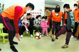 跟着明星做志愿