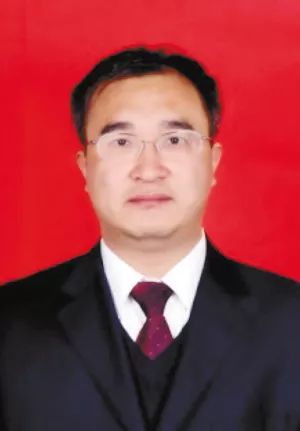 曾任宜良县纪委常委,执法监察室主任,办公室主任,竹山镇人大主席,县