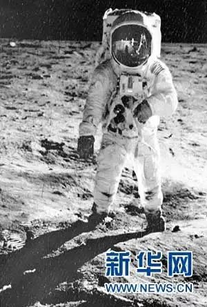 ▲资料图片：1969年7月20日，美国宇航员埃德温·奥尔德林乘“阿波罗”11号飞船首次登上月球，并在月球表面上漫步。