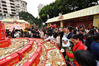 世界最大坚果年夜会诞生!粒上皇创历史纪录