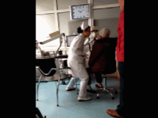 护士上班期间“尬舞” 看笑了朋友圈看哭了病人