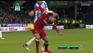 gif-处以极刑,比林对埃姆雷-詹犯规被判点球