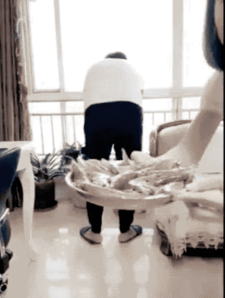 有电蚊拍陪你入睡 这个夜晚注定不会寂寞啦 (爸妈营微信号:bamaying)