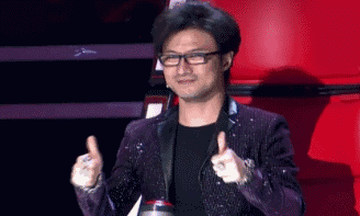 网友在一中心偶遇汪峰,评论的关注点全跑偏了……居然