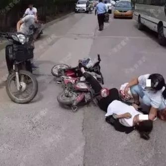 这几段车祸告诉你，电动车为什么这么遭人恨