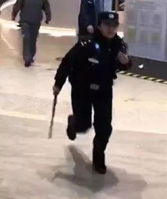 ▲“最美逆行”警察渠立萌