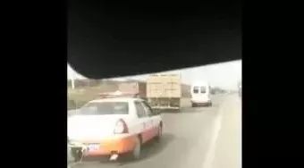 3辆路政车疯狂围追堵截大货车，场面危险、堪比大片！现场视频