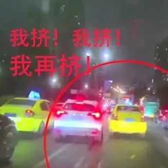 出租车屡次加塞，惹得本田司机当街打人，被围攻！