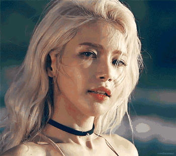 郑秀妍lisa李圣经水原撞衫孙娜恩金艺琳撞脸