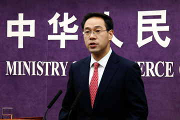 中国商务部新闻发言人高峰。图片来自商务部网站