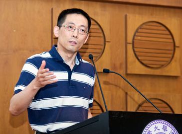 ▲施一公。图片来自新华网