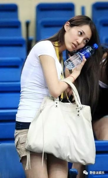 余文乐刚宣布结婚，新娘的旧八卦又被吃瓜群众刨出来了……