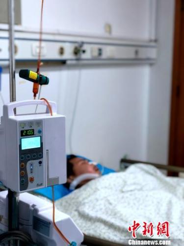 蒋奇(化名)在接受治疗。湖南省胸科医院 供图