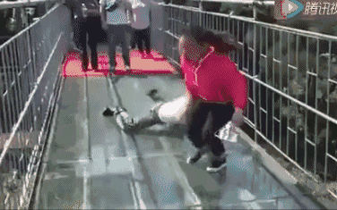 敢不敢来?广西最长高空玻璃吊桥!就在市区!