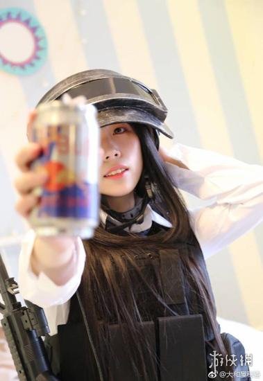 サマーセール ミニグランド バンドル 11区美女COS《绝地求生大逃杀》 穿着小短裙吃鸡!_新浪游戏_手机 コスチューム