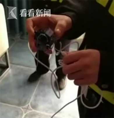 6fffef1c626d8f5b5daf2d0e2725db22.jpg 视频|情侣入住酒店竟在房间发现针孔摄像头