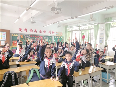 大洋网-广州日报:老师精心准备开学利是 幸运娃抽中“免作业一次”