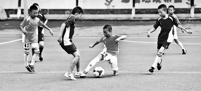 六招打牢发展校园足球的基础|足球小将|夏令营