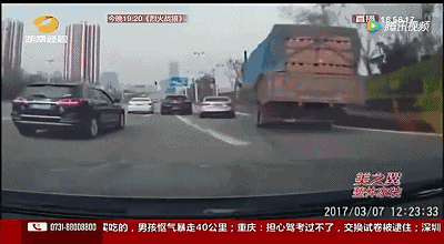 来宾男子冲冠一怒为红颜,怒怼甘蔗车|挡风玻