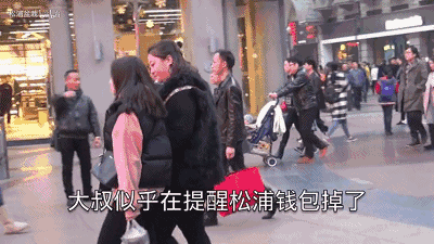 一日本人在中国街头用40块钱的lv假钱包,测出了国人的真面目!