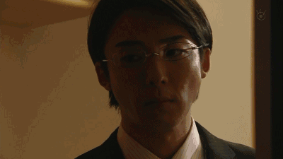 在经济和行动上都控制着妻子，各种查看妻子手机。