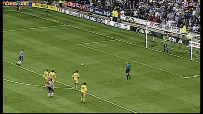 巅峰| 阿兰-希勒是如何踢球的(多gif图)