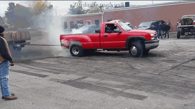 美系和日系硬派越野车拔河，结果日系车废了...