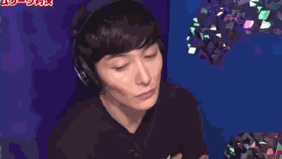 作为娱乐圈食物链底端的男人，大概路边的野花也能调戏他两把吧！