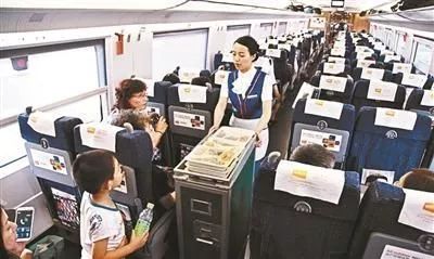 为了高铁上的这口热乎饭,他们每天都在接力跑