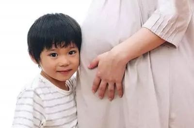 2018年我国人口总量_国家移民管理局：2018年上半年中国出入境人员总数达3.1亿(2)