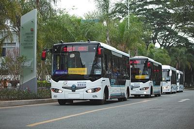 12月2日，深圳福田保税区，自动驾驶公交车投入试验运行。