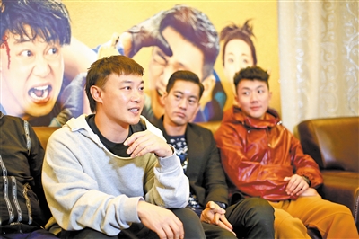 日前,影片导演谷德昭携片中主演陈奕迅,陈国坤,刘浩龙亮相广州,与观众